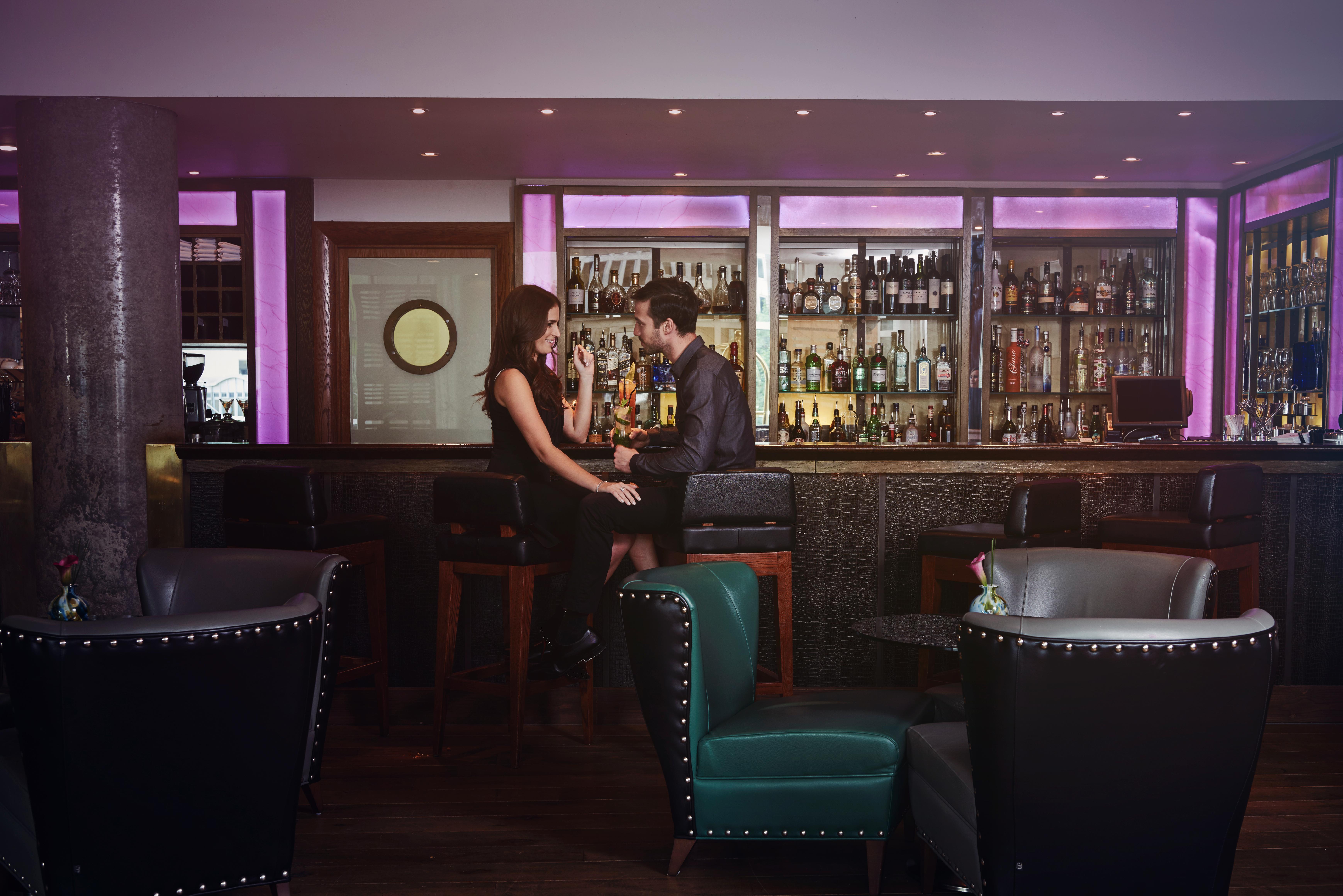 The Lowry Hotel Манчестър Екстериор снимка The bar at the hotel