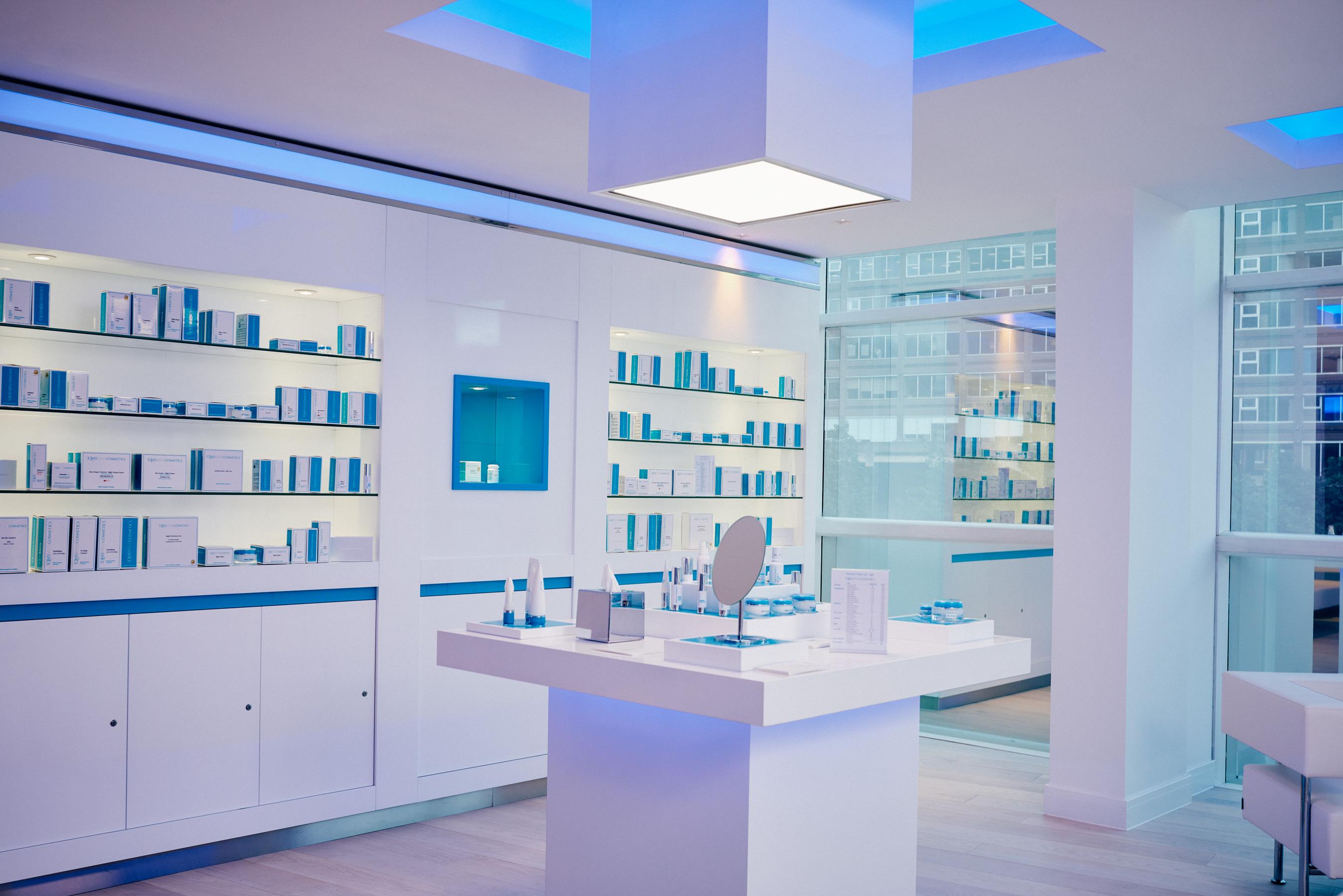 The Lowry Hotel Манчестър Екстериор снимка The interior of a La Prairie boutique