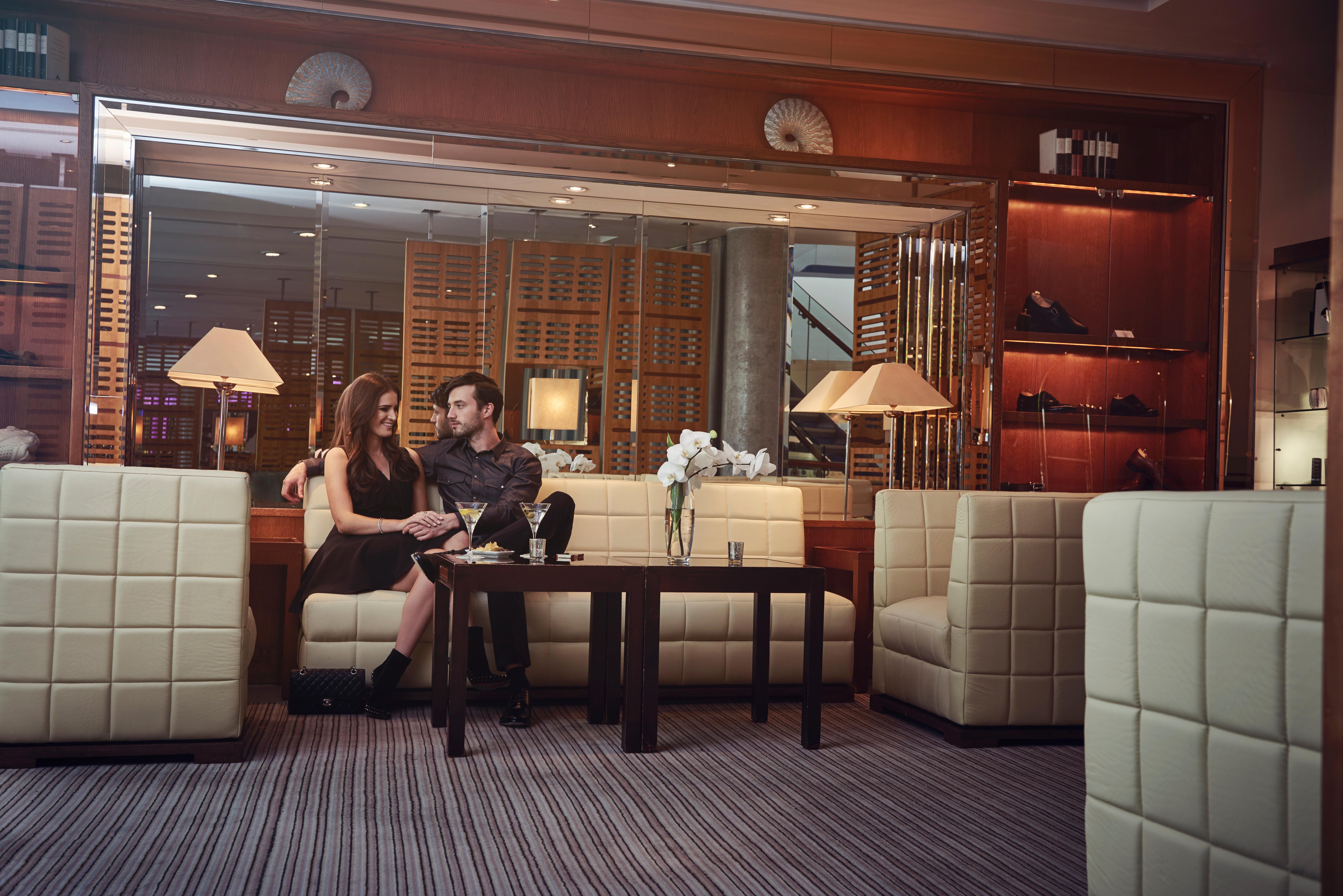 The Lowry Hotel Манчестър Екстериор снимка The lounge at the airport