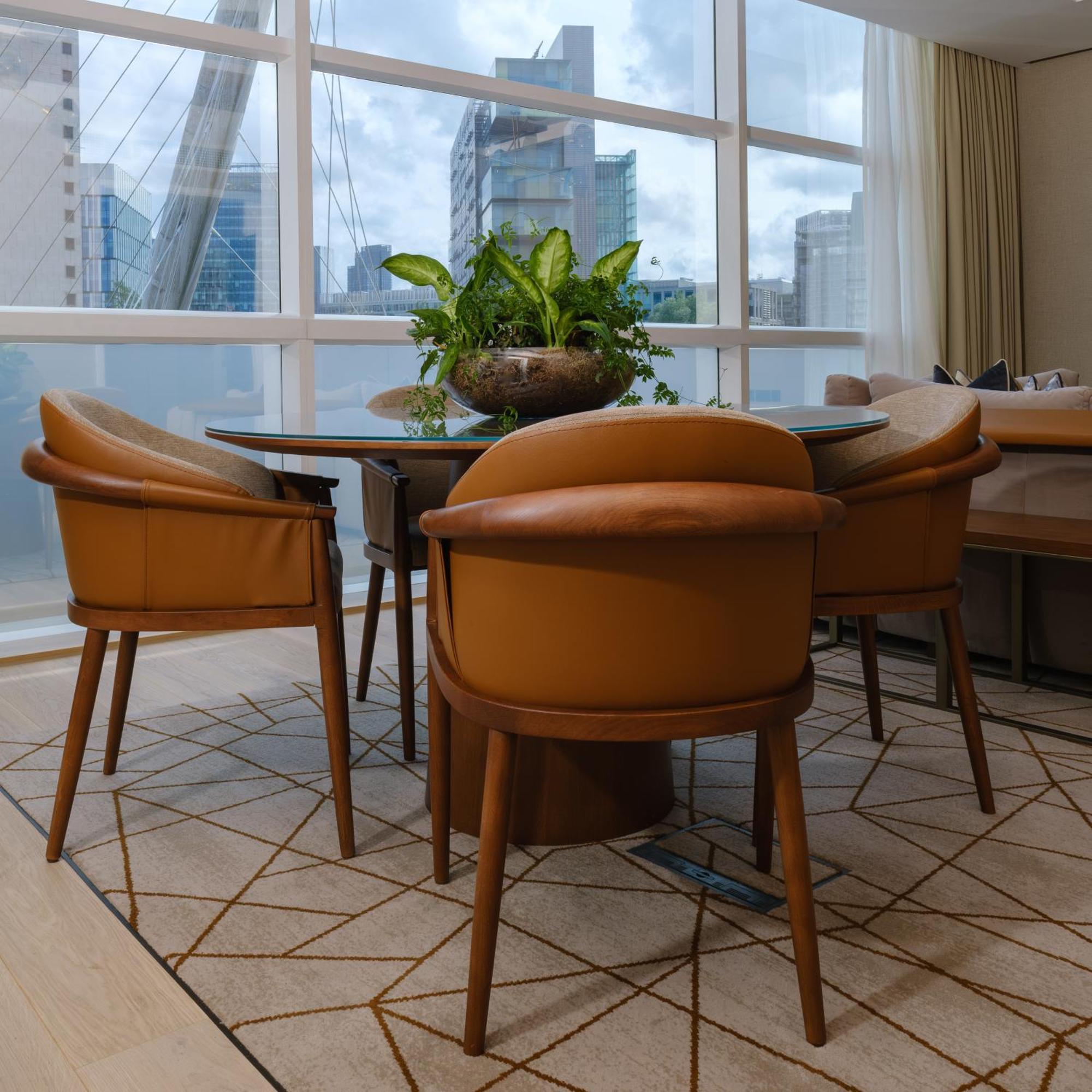 The Lowry Hotel Манчестър Екстериор снимка A meeting room at the office of a law firm in Singapore