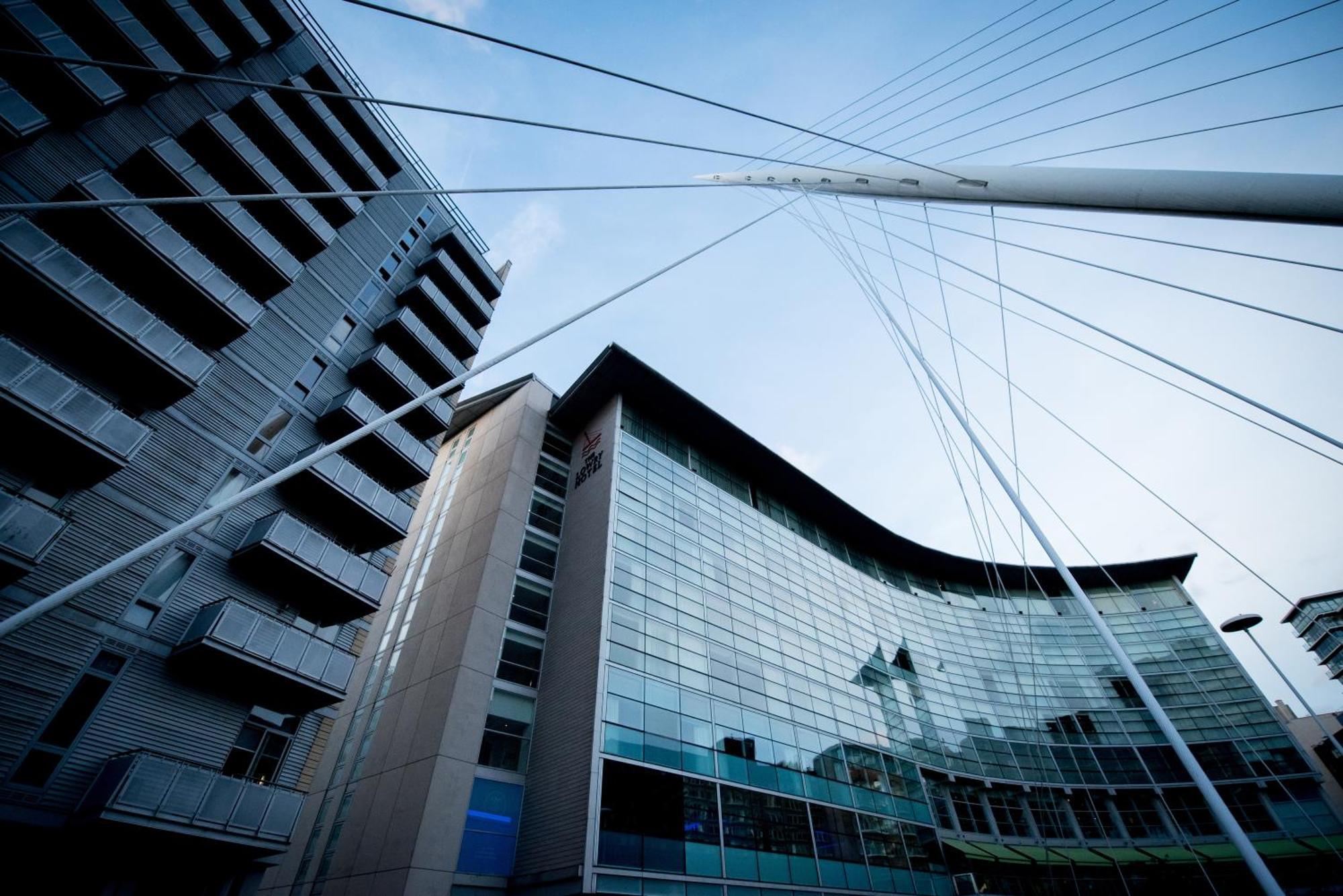 The Lowry Hotel Манчестър Екстериор снимка The new building of the University of East London